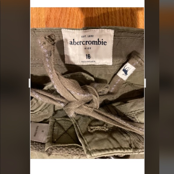 ABERCROMBIE Kids EUC CARGO SHORTS with BELT BOY 16, 6 pockets army green Vintage - Picture 2 of 4